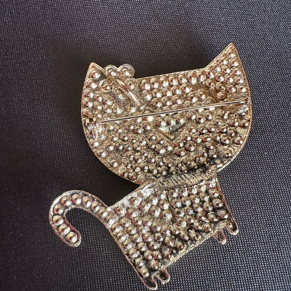Rhinestone cat in shades of green brooch - Picture 3 of 4
